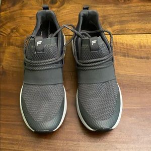 NWOT Fabletics tennis shoes, size 8